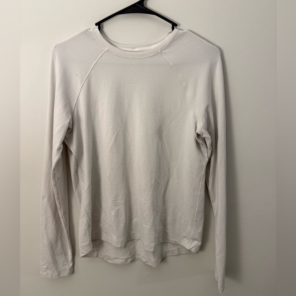 GUC Lululemon Full Length White Long Sleeve PTP Measurement 18”